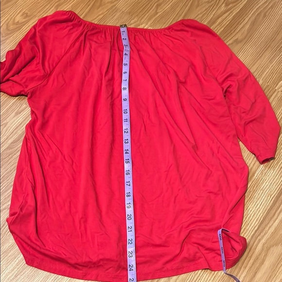 Red Relaxed Ruched Blouse with Three-Quarter Sleeves - Picture 5 of 5